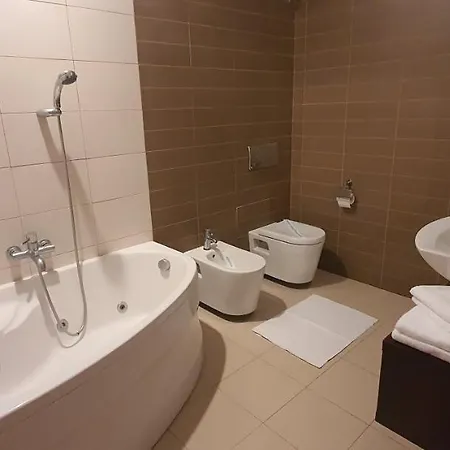 Luxury 3 Bed, 3 Bath Seaview 150sqm Apartment *